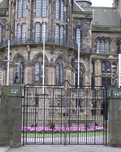 55-glasgow_university_gate