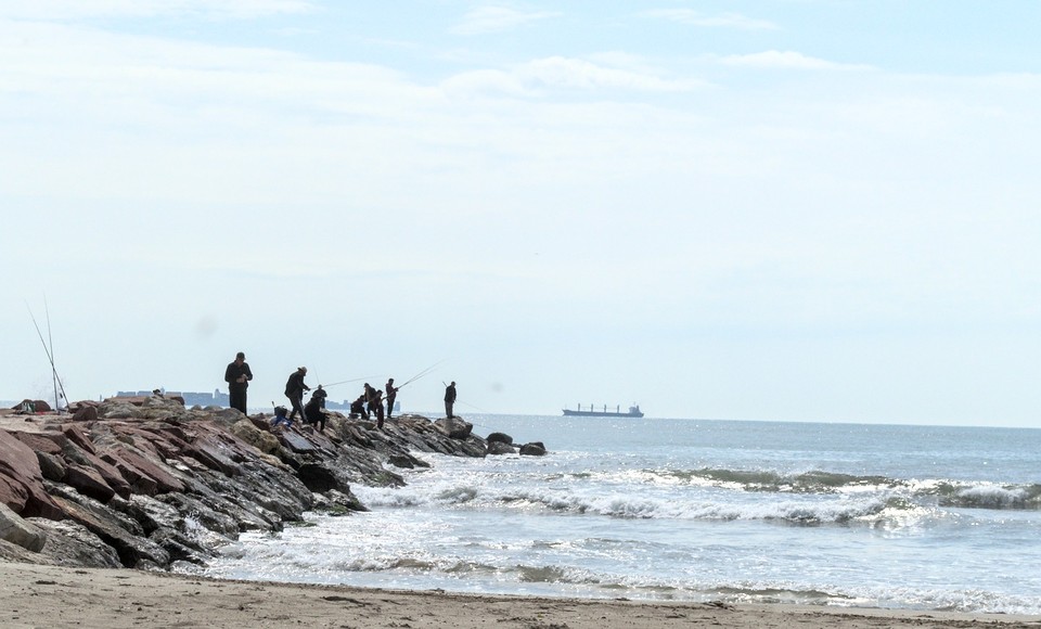Image albufera-men-at-leisure.jpg